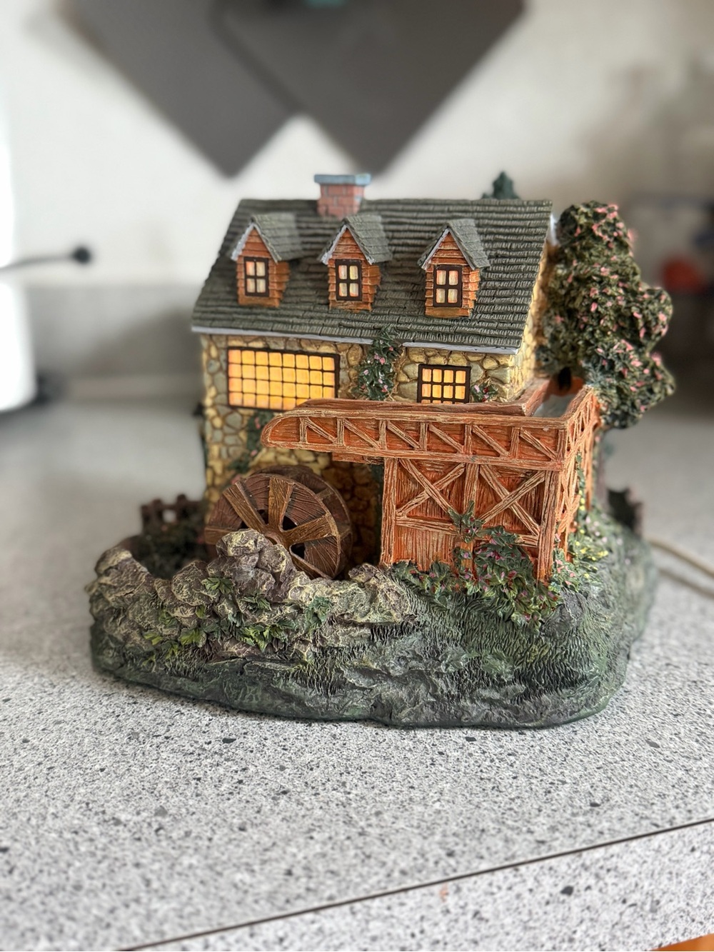 Thomas Kinkade Hawthorne Village Stonebrook Mill 2001 AS IS